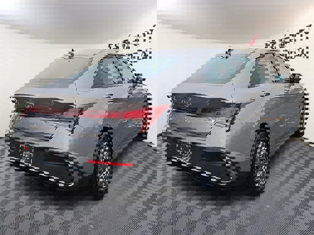 Used 2024 Hyundai Elantra SEL image 4