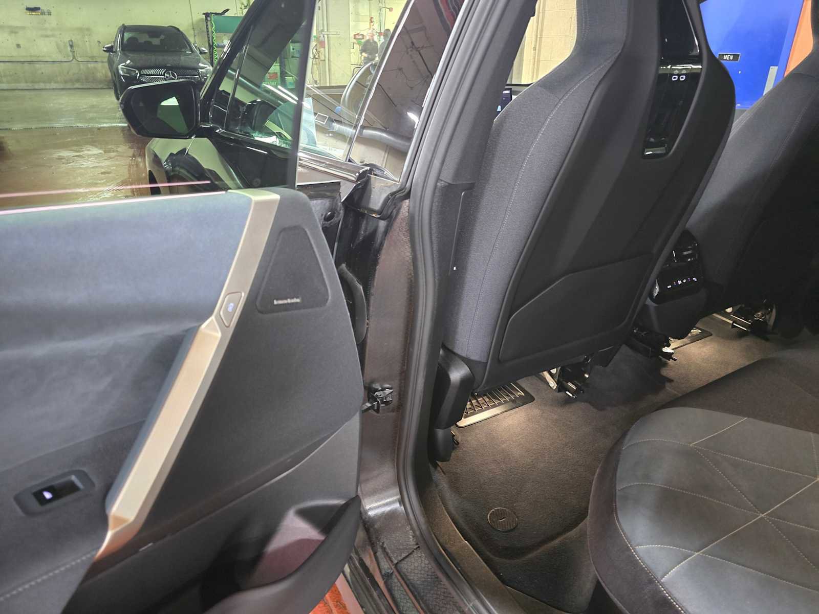 Used 2022 BMW iX xDrive50 w/ Convenience Package image 15