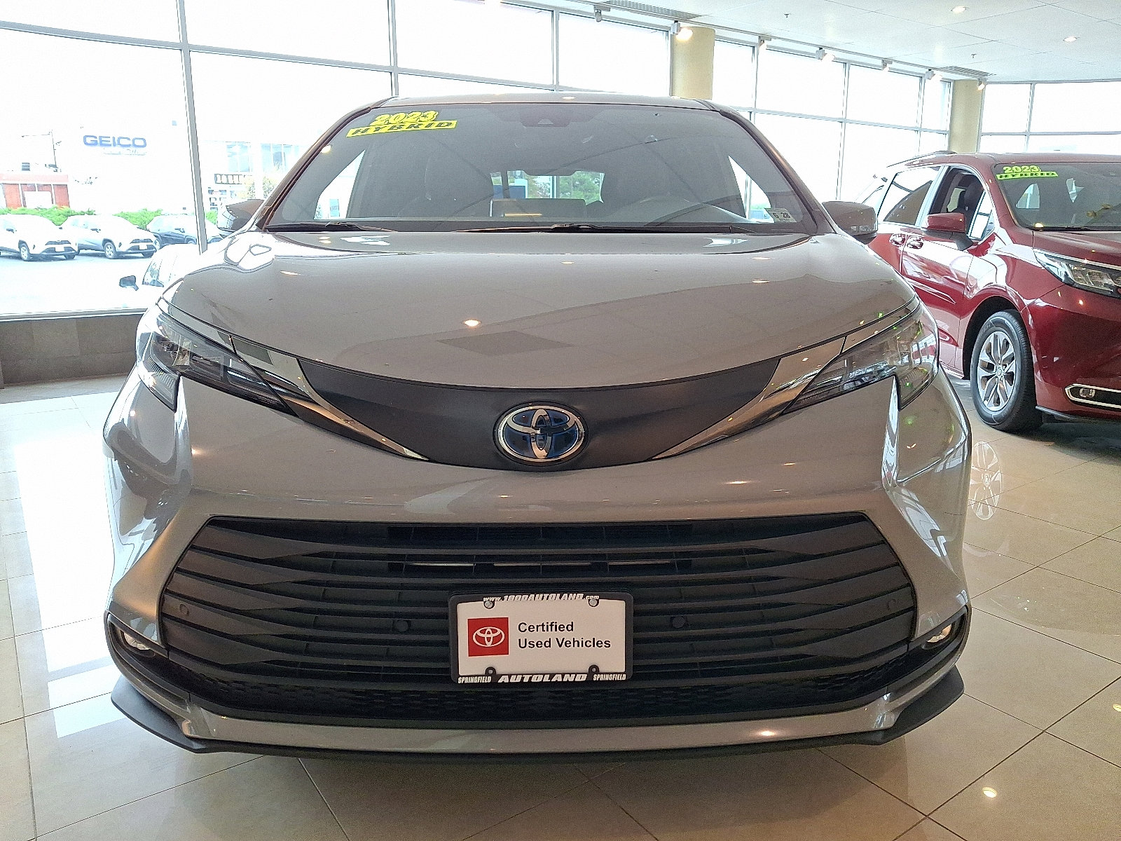 Certified 2023 Toyota Sienna XLE Woodland Edition image 2