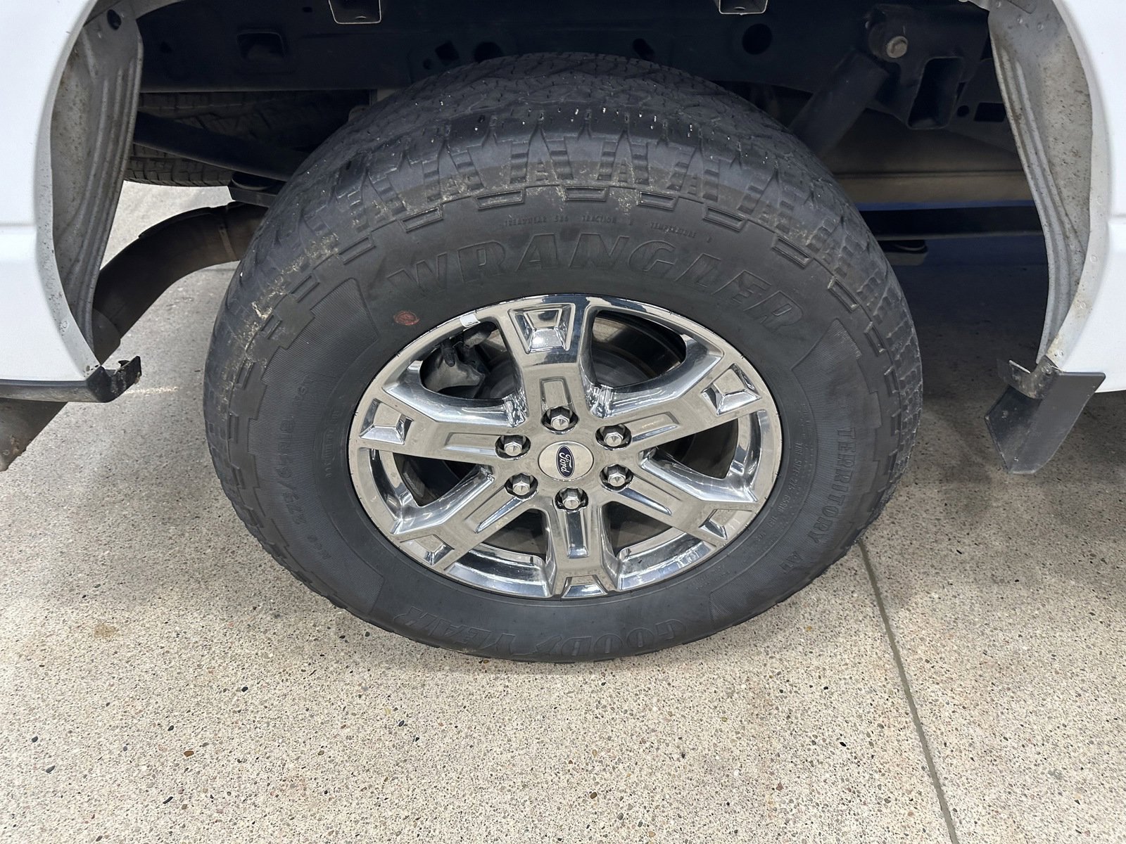 Used 2023 Ford F150 Lariat w/ Trailer Tow Package image 13