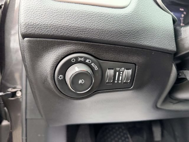 Used 2020 Jeep Compass Latitude w/ Popular Equipment Group AWD/4WD image 19