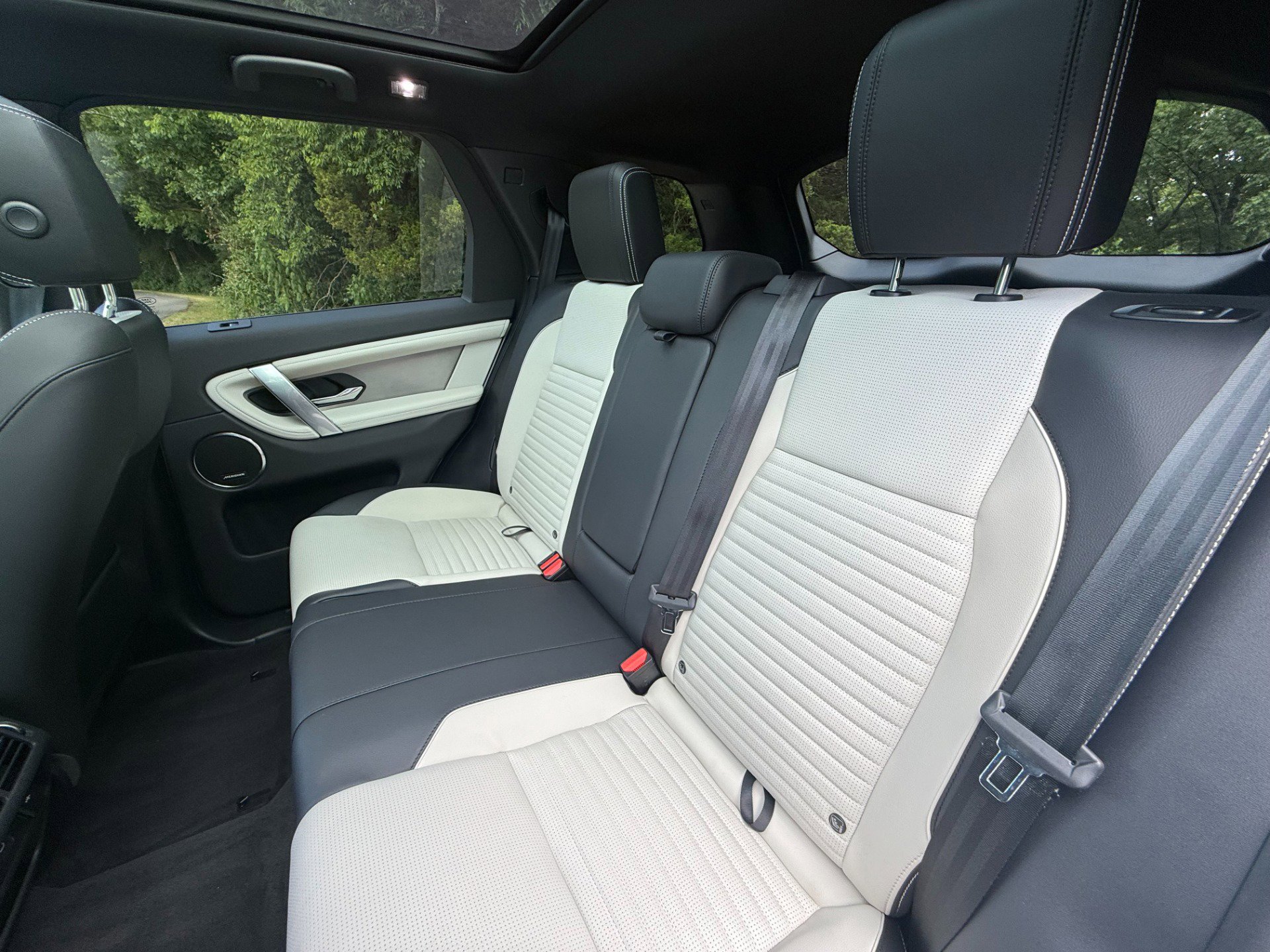 Used 2024 Land Rover Discovery Sport Dynamic SE image 23