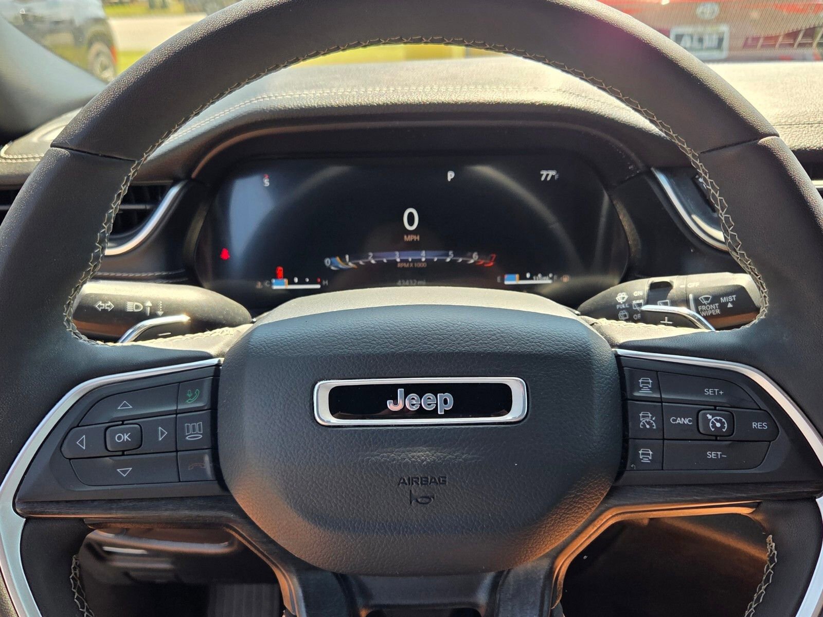 Used 2024 Jeep Grand Cherokee Limited image 26