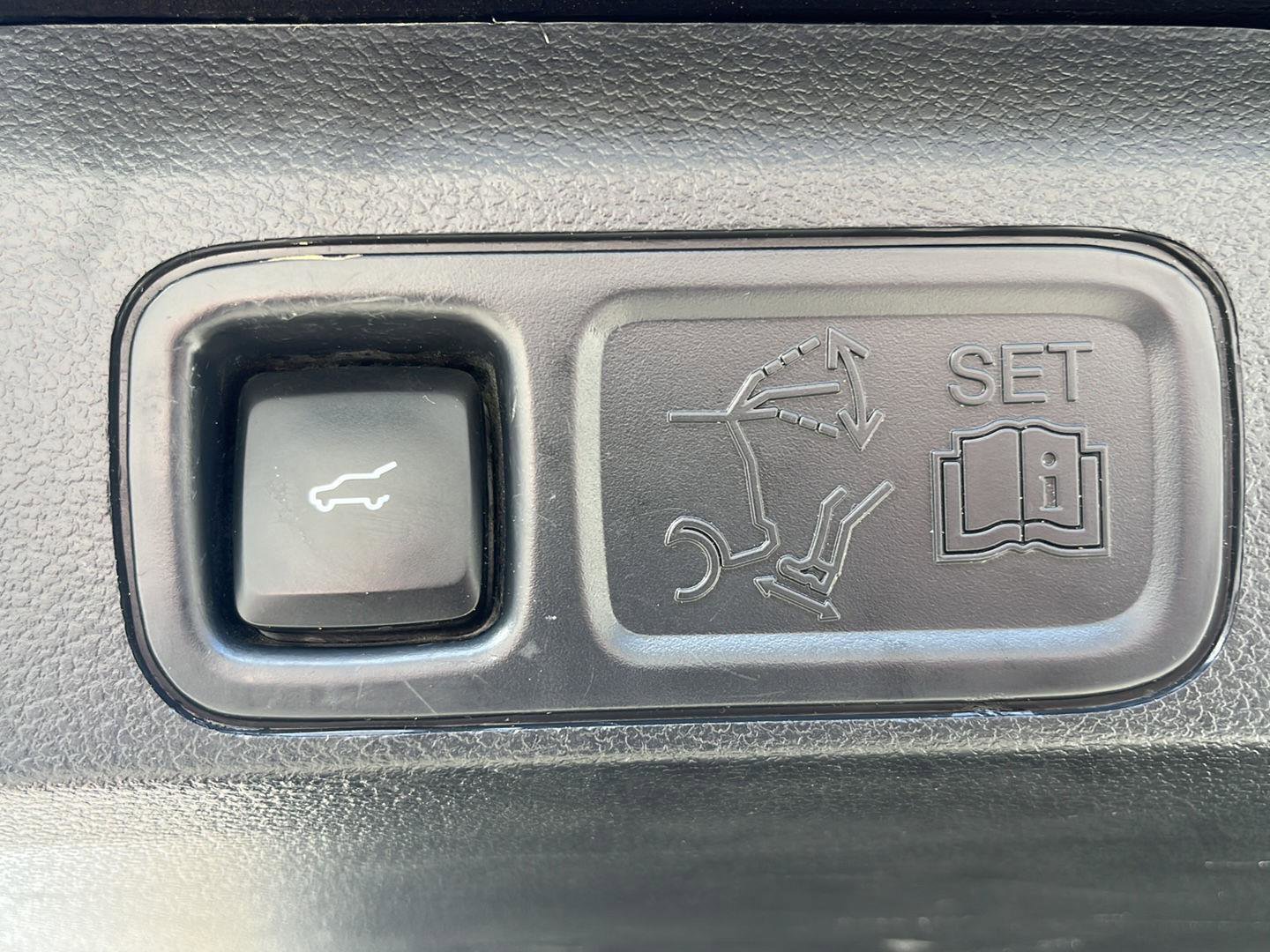 Used 2022 Ford Expedition Max Limited image 25