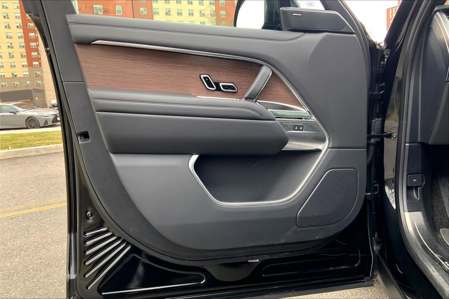 Used 2025 Land Rover Range Rover SE image 21