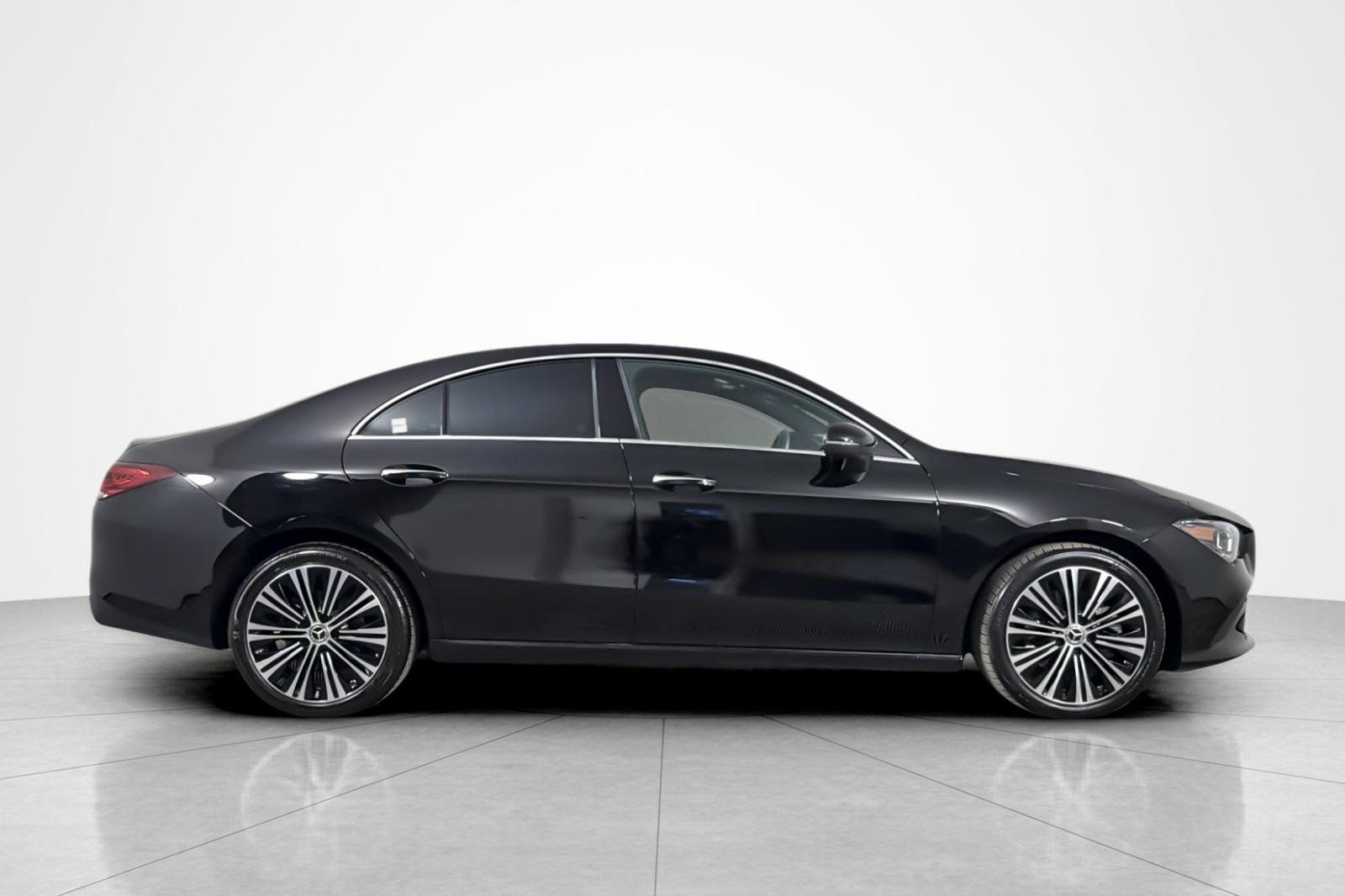 Used 2023 Mercedes-Benz CLA 250 w/ Premium Package image 6
