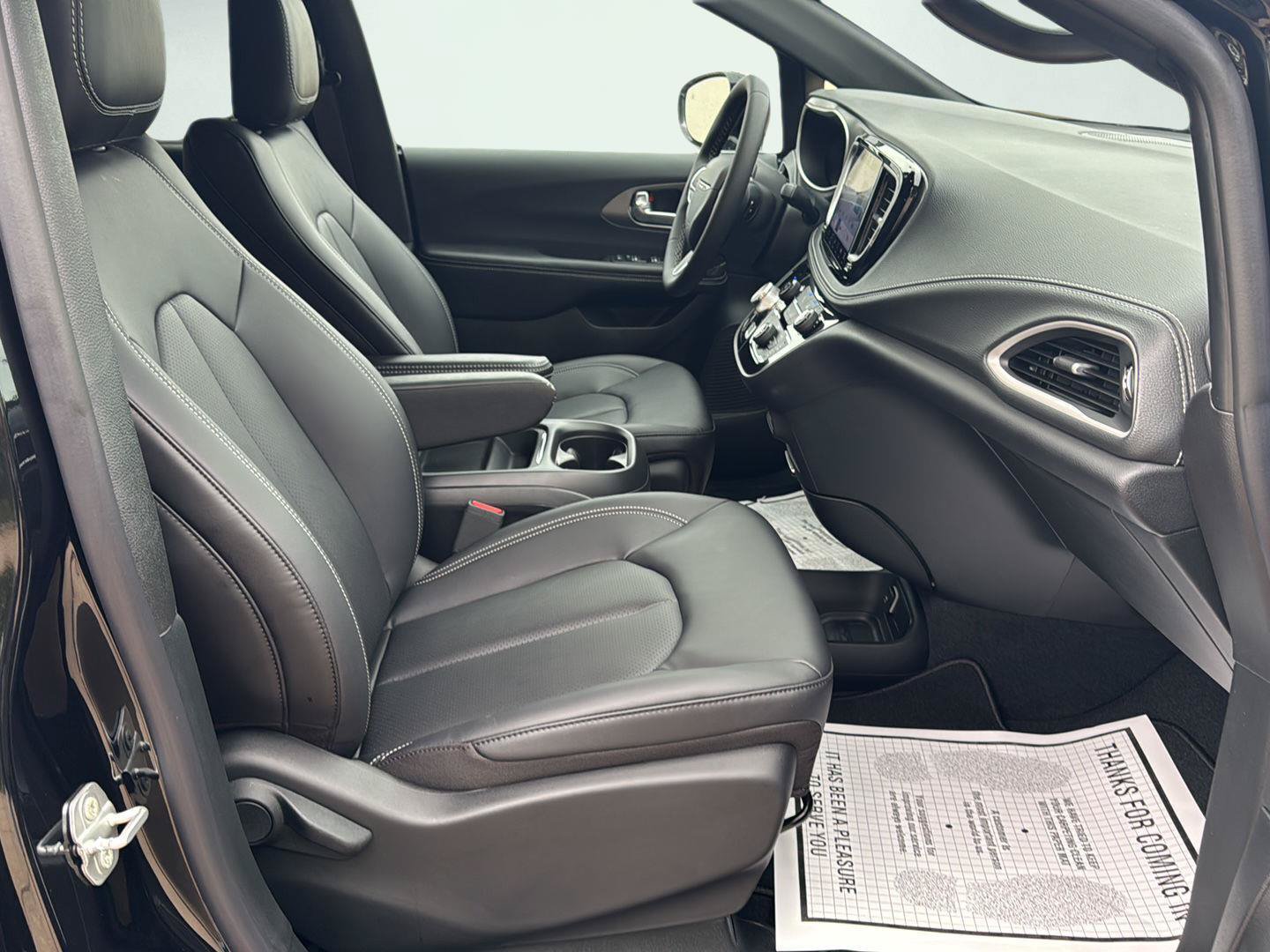 New 2027 Chrysler Pacifica Select FWD image 26