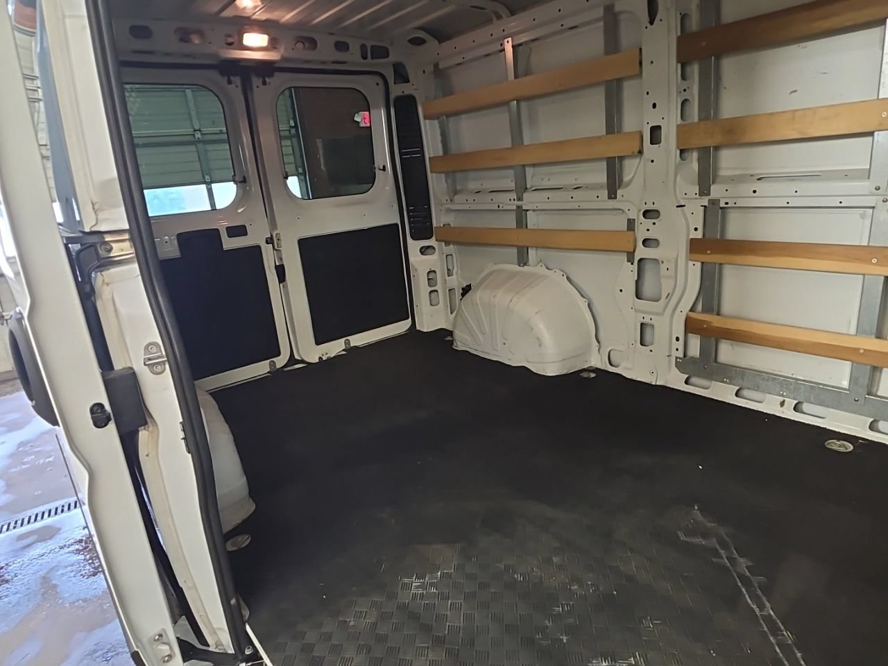 Used 2025 RAM ProMaster 2500 w/ U-Haul Equipment Group FWD image 34