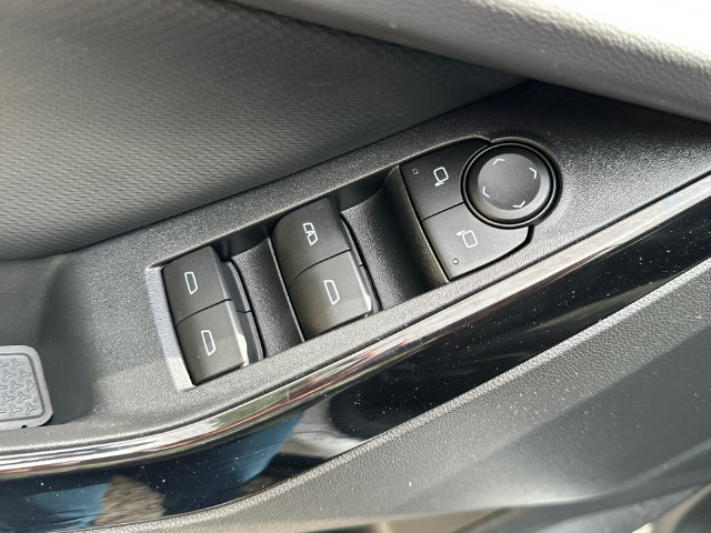 Used 2025 Chevrolet Equinox LT AWD/4WD image 24
