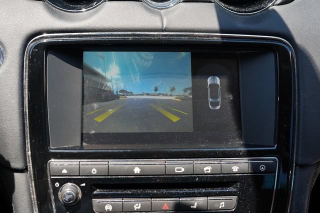 Used 2016 Jaguar XJ R-Sport RWD image 31