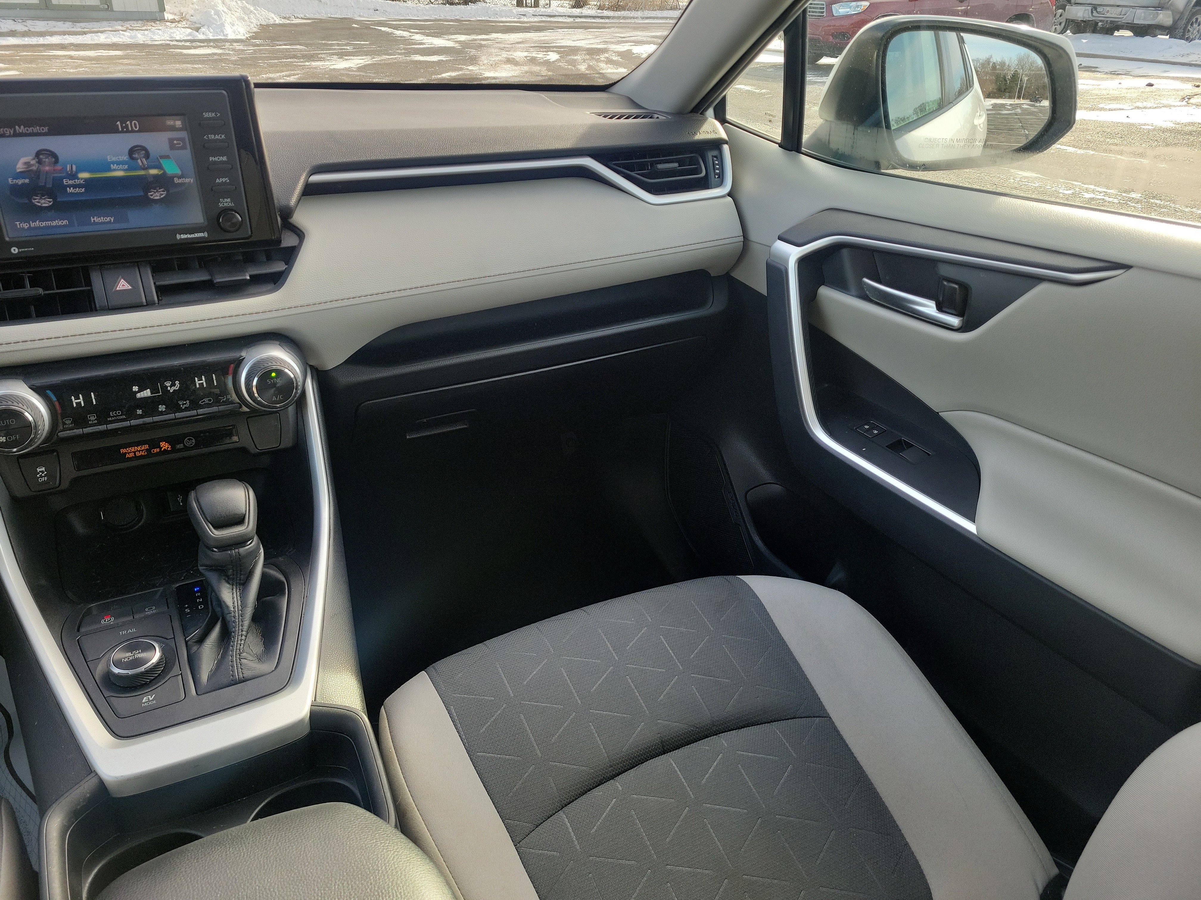 Used 2021 Toyota RAV4 XLE image 12