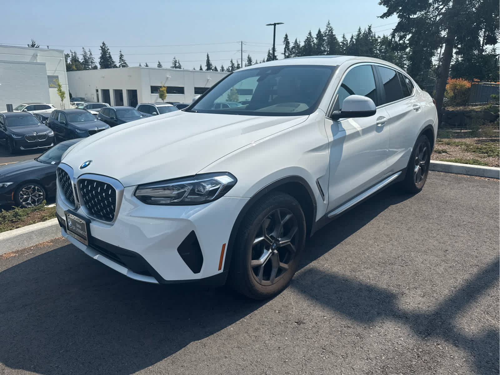 Used 2024 BMW X4 xDrive30i w/ Convenience Package AWD/4WD image 3