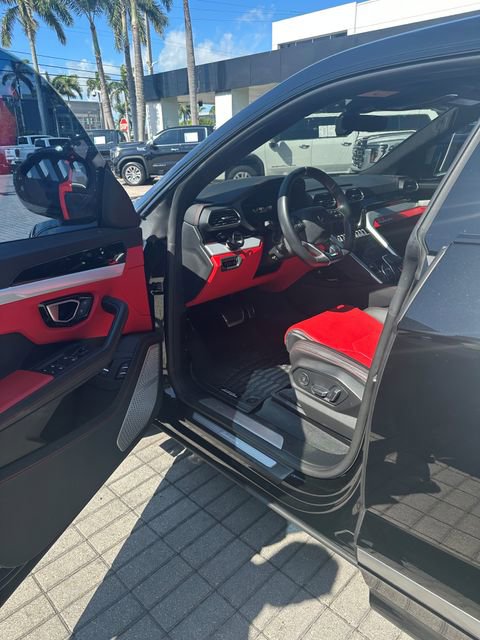 Used 2020 Lamborghini Urus AWD/4WD image 5