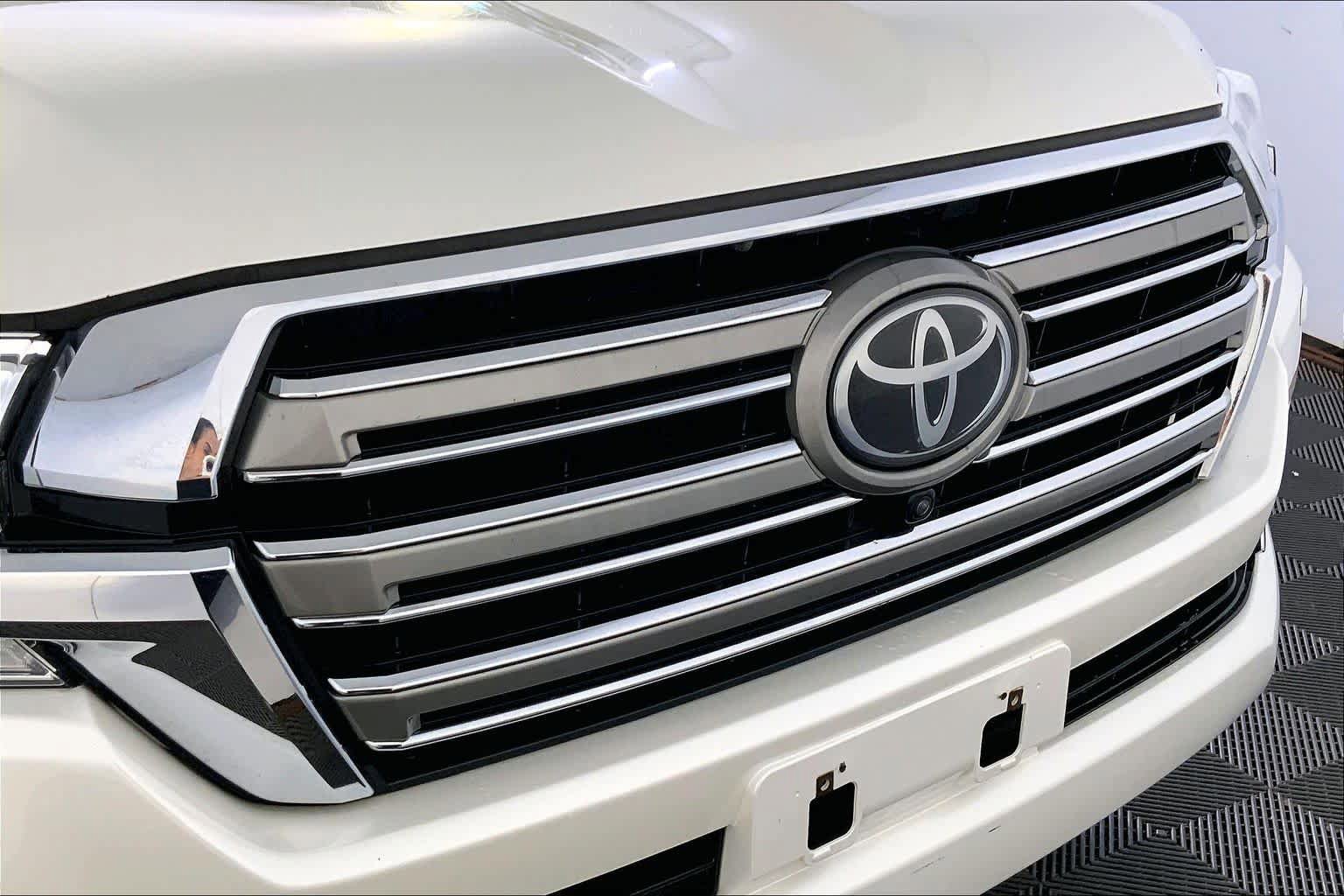 Used 2019 Toyota Land Cruiser AWD/4WD image 32