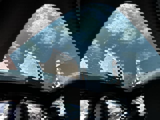 Used 2021 Porsche Taycan 4S w/ Premium Package image 29