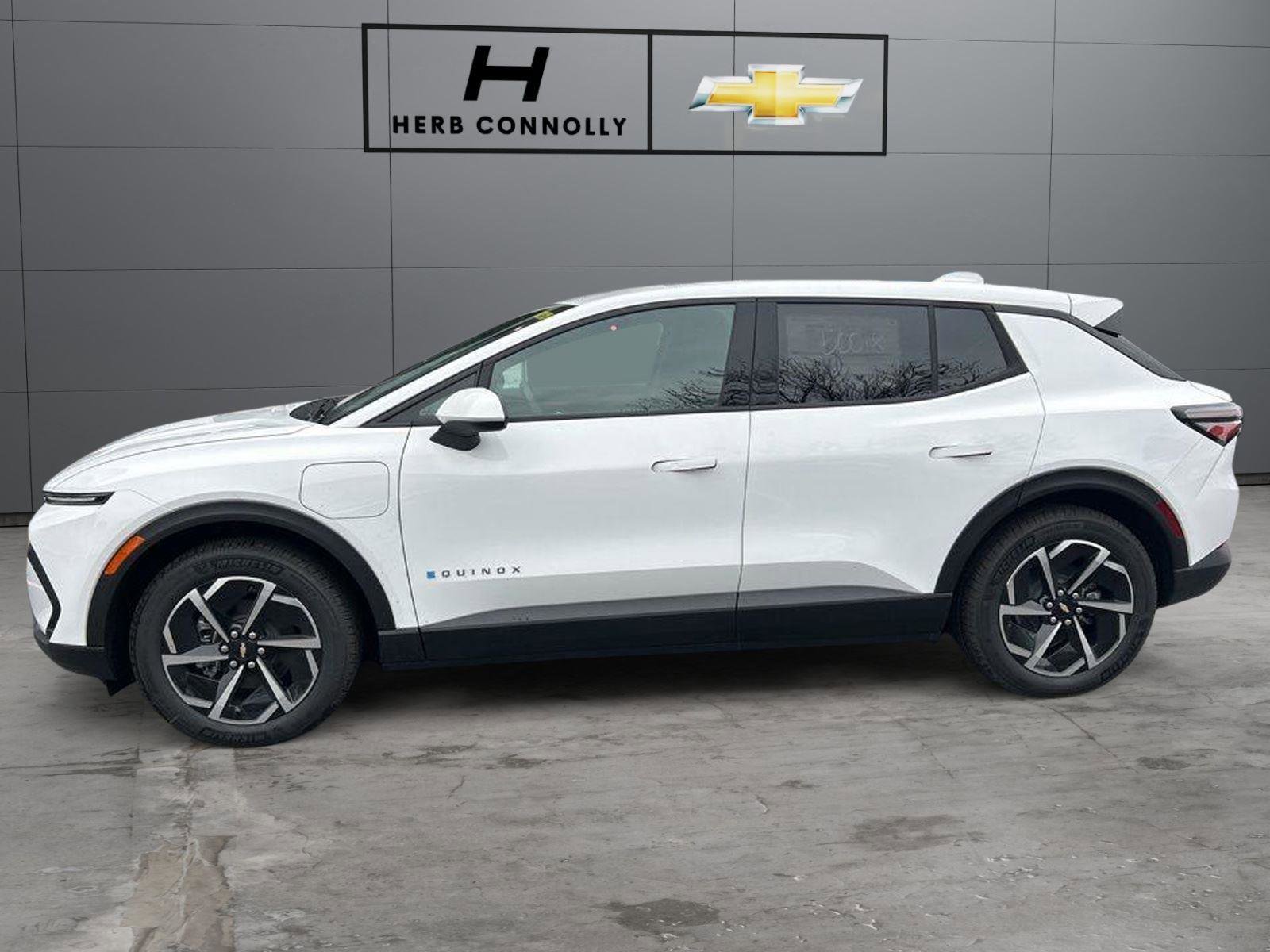 New 2026 Chevrolet Equinox EV LT FWD image 2