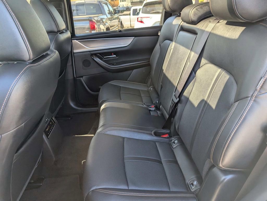 Certified 2025 MAZDA CX-70 Plug-In Hybrid w/ Premium Pkg image 8