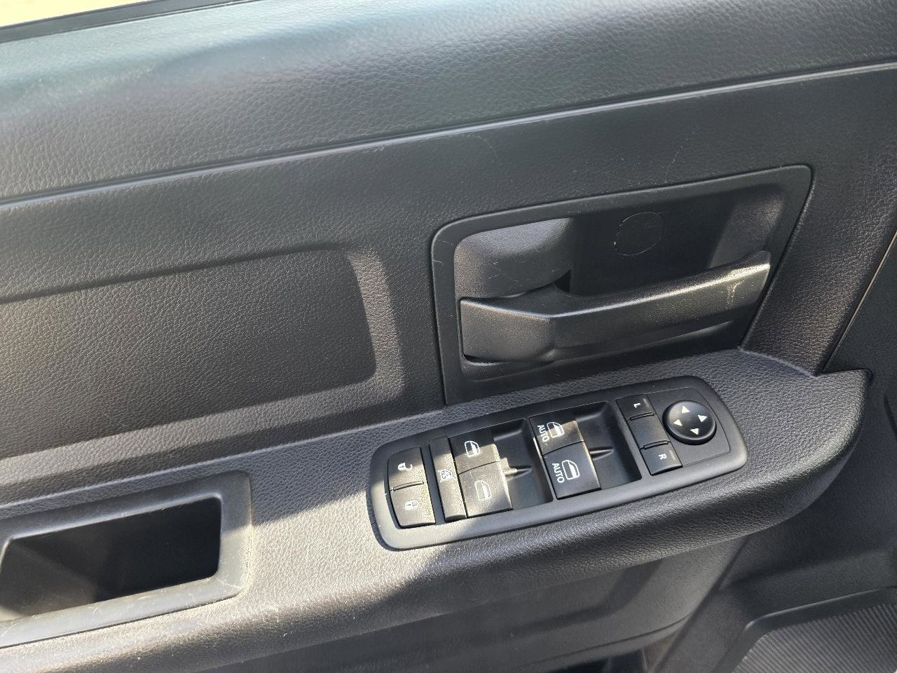 Used 2016 RAM 1500 ST w/ SXT Appearance Group AWD/4WD image 12