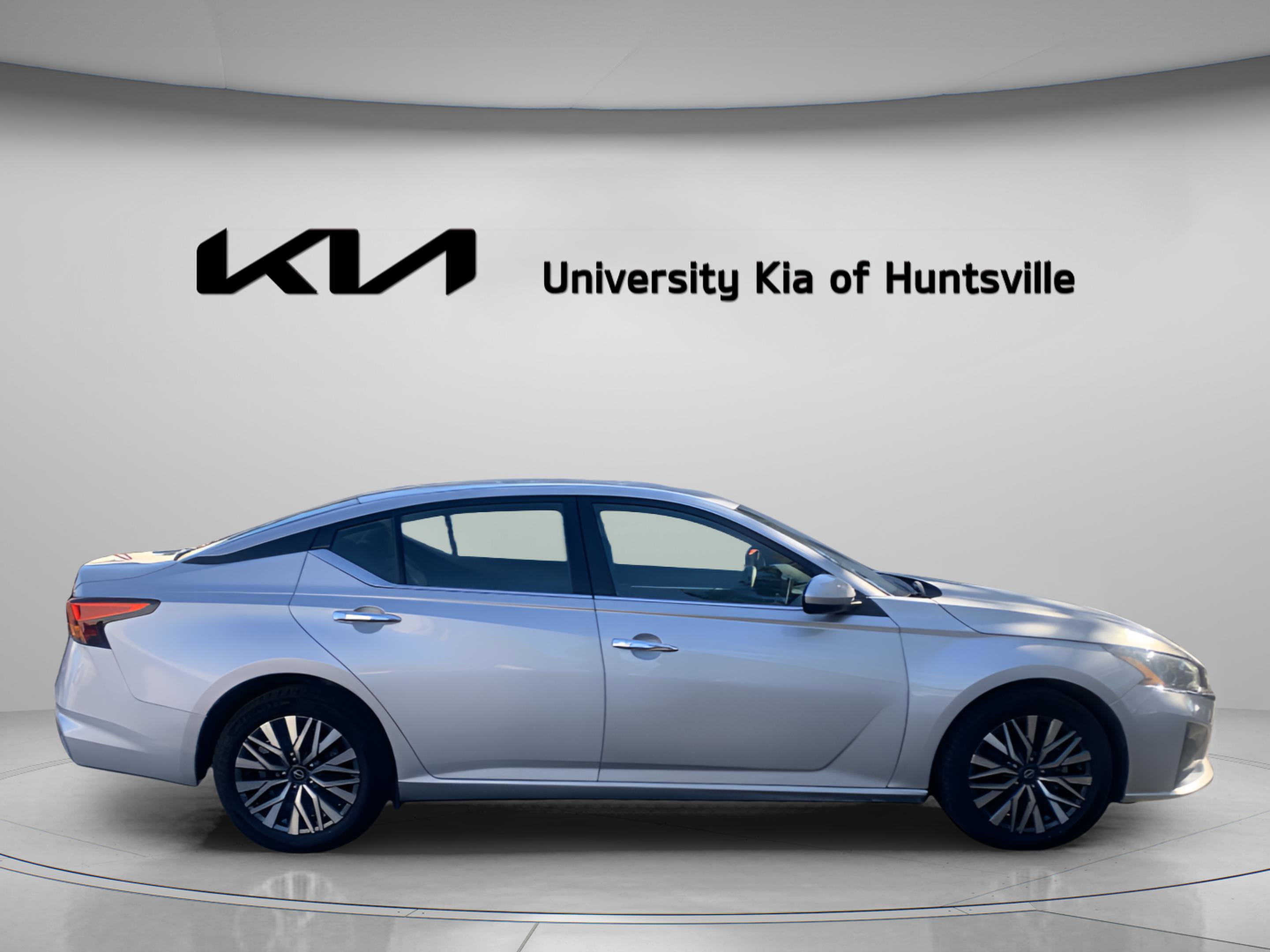 Used 2023 Nissan Altima 2.5 SV image 8