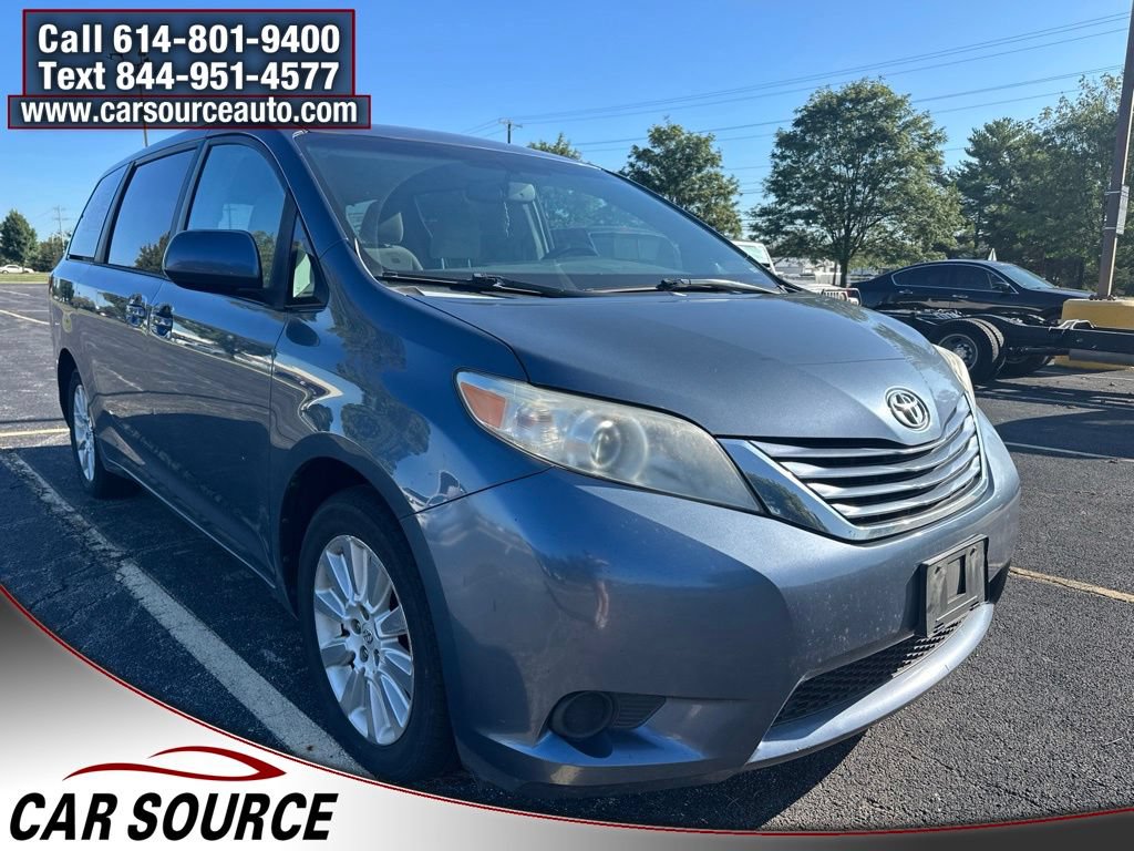 Used 2015 Toyota Sienna LE AWD/4WD image 1
