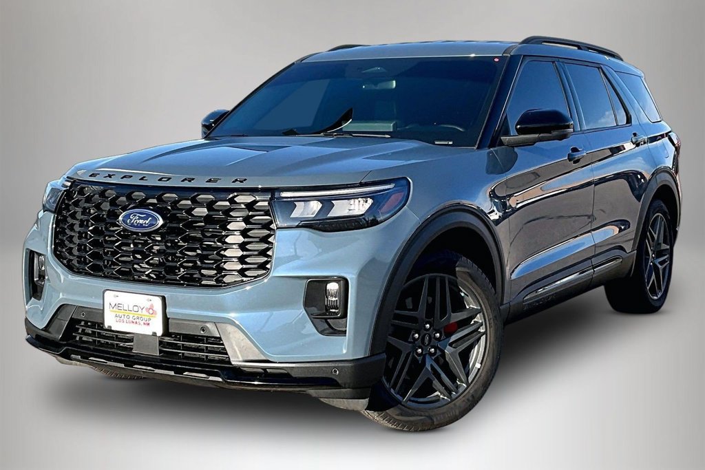Used 2025 Ford Explorer ST-Line w/ Premium Package RWD image 3
