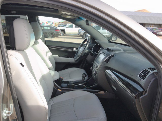 Used 2015 Kia Sorento SX image 39