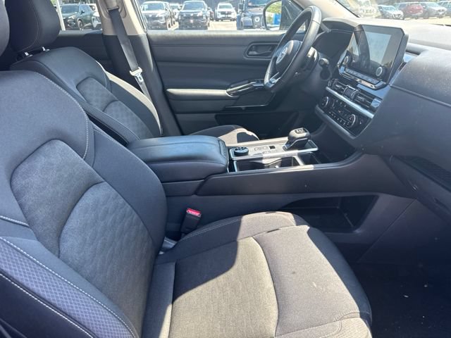 Used 2024 Nissan Pathfinder SV AWD/4WD image 17