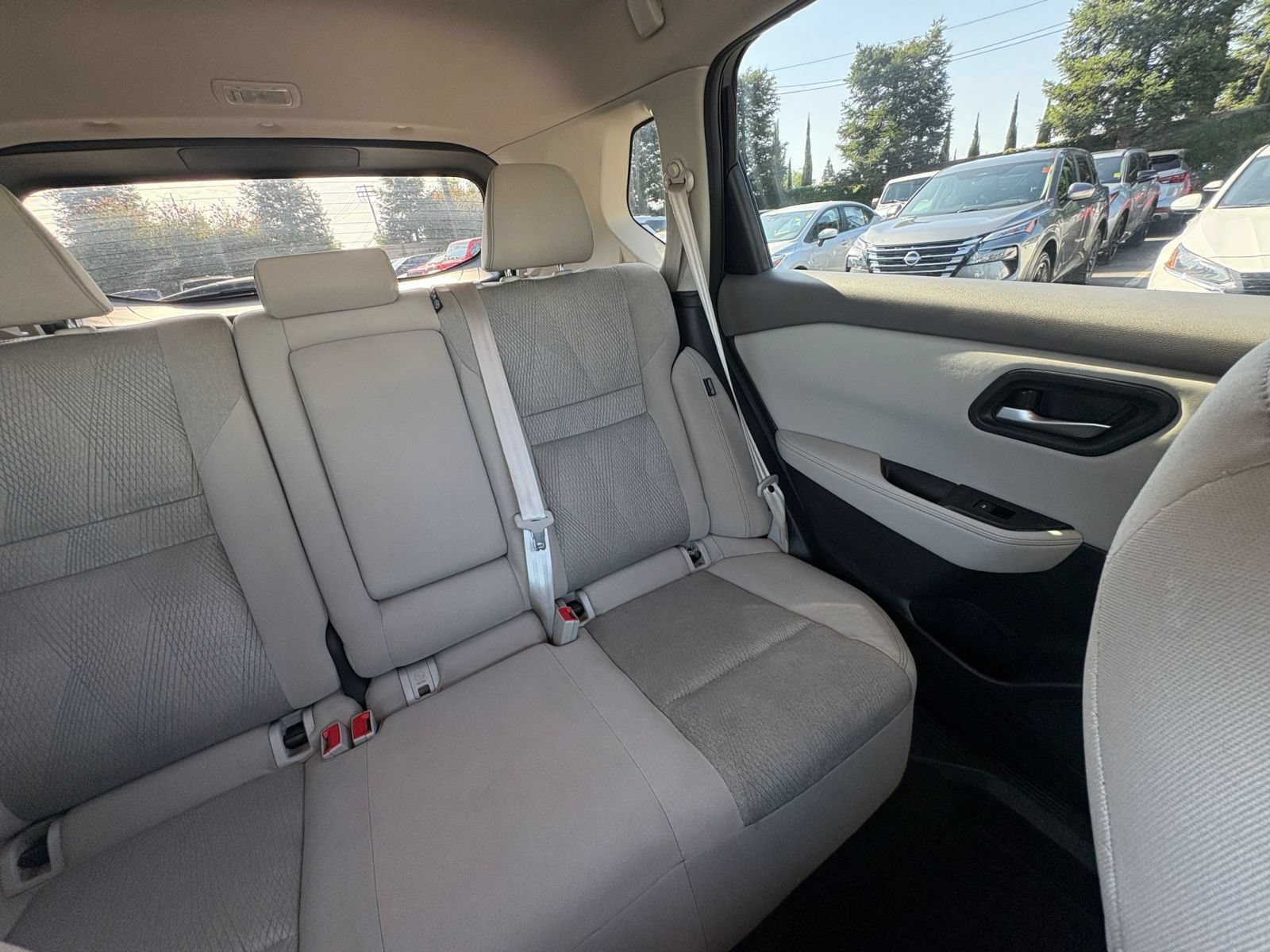 Used 2025 Nissan Rogue SV FWD image 39