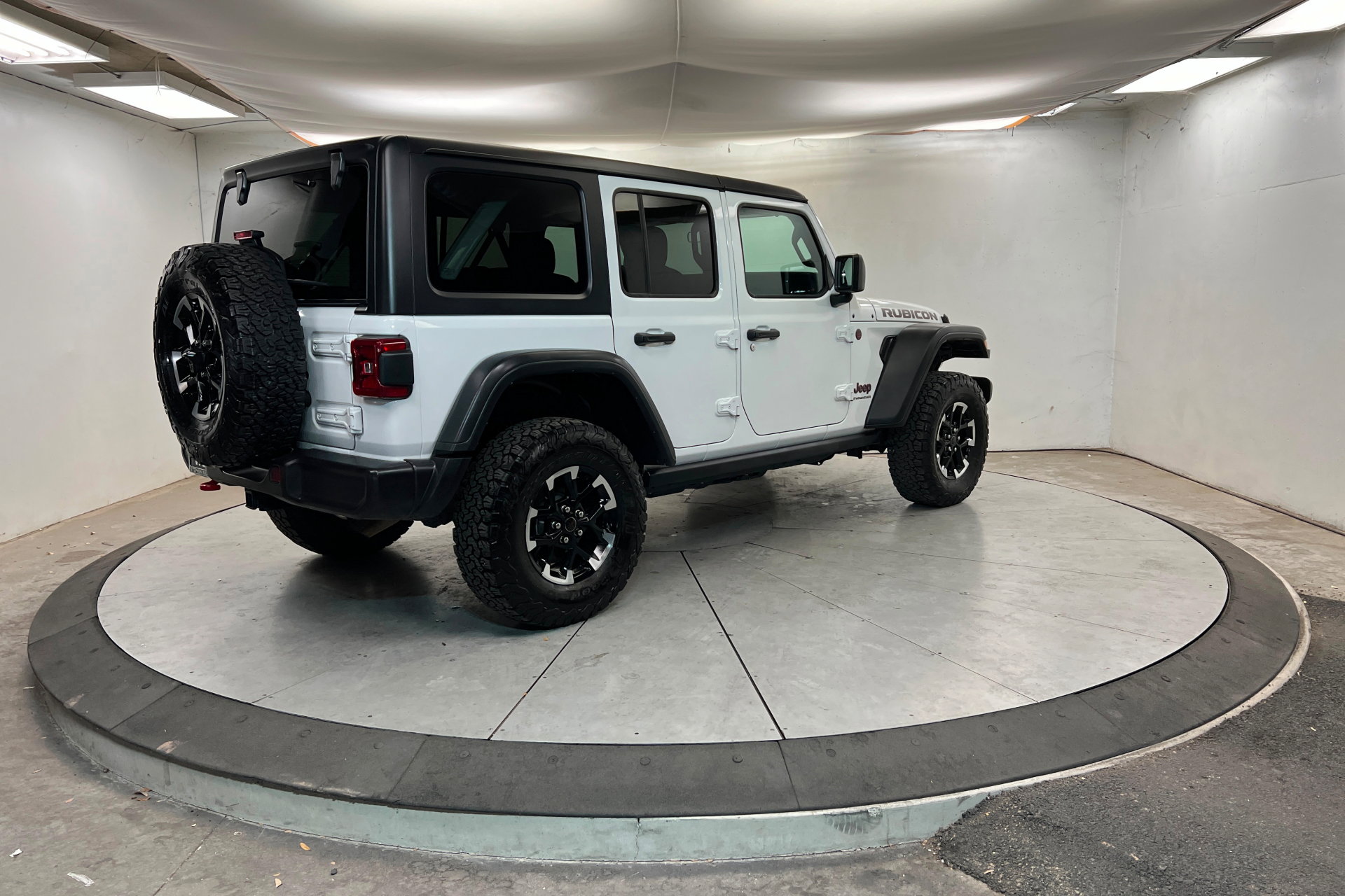 Used 2025 Jeep Wrangler Unlimited Rubicon image 5