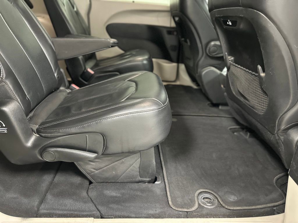 Used 2022 Chrysler Pacifica Touring-L image 24