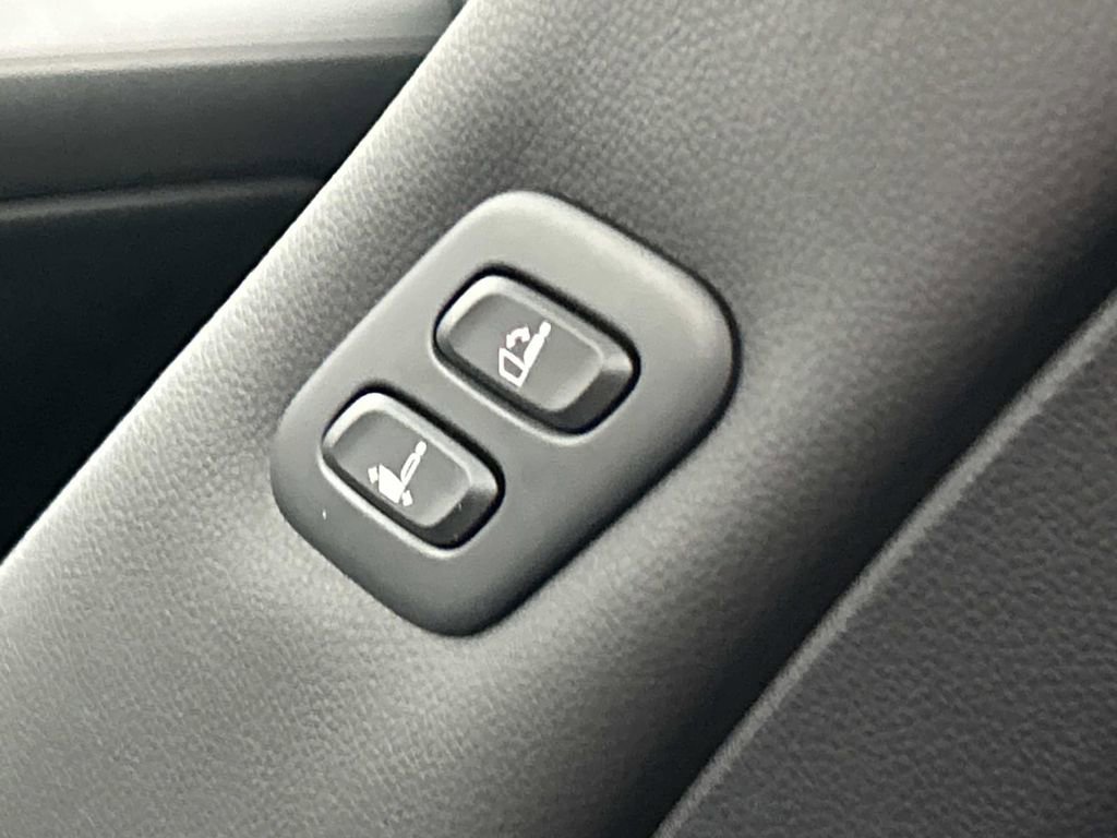 Used 2024 Genesis GV70 2.5T w/ Select Package image 25