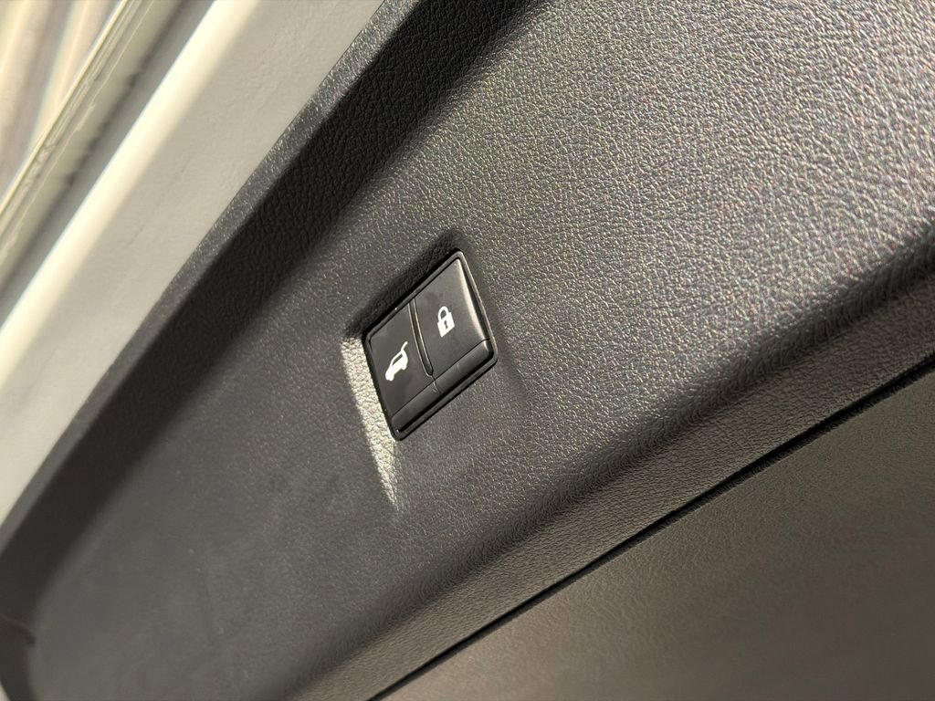 Used 2023 INFINITI QX60 Sensory image 10