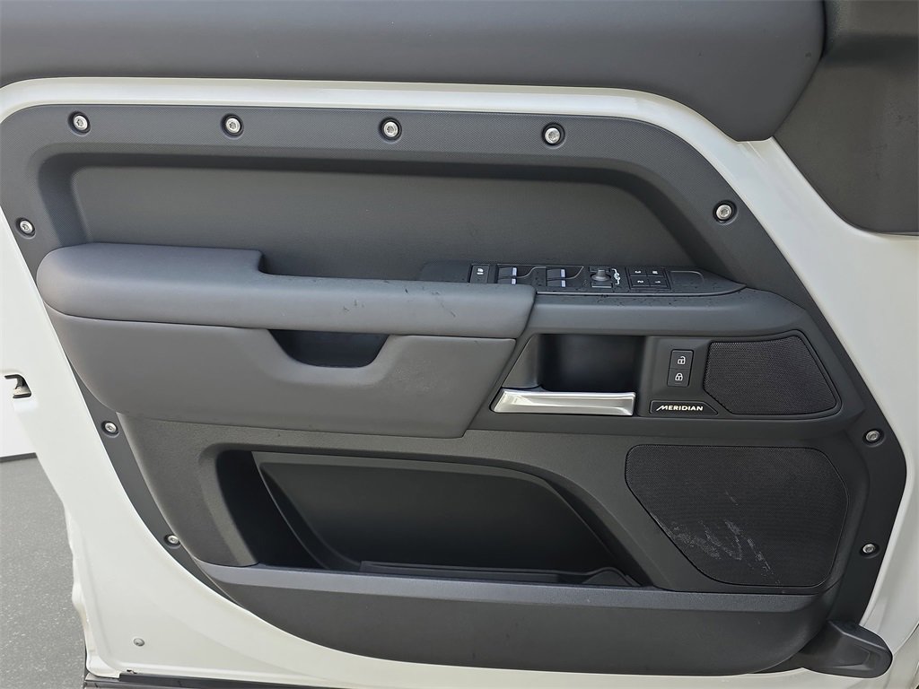 Used 2025 Land Rover Defender 110 S image 27