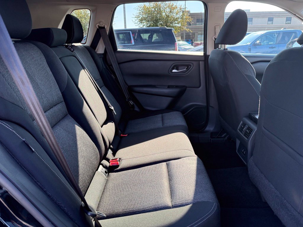 Used 2024 Nissan Rogue SV AWD/4WD image 15