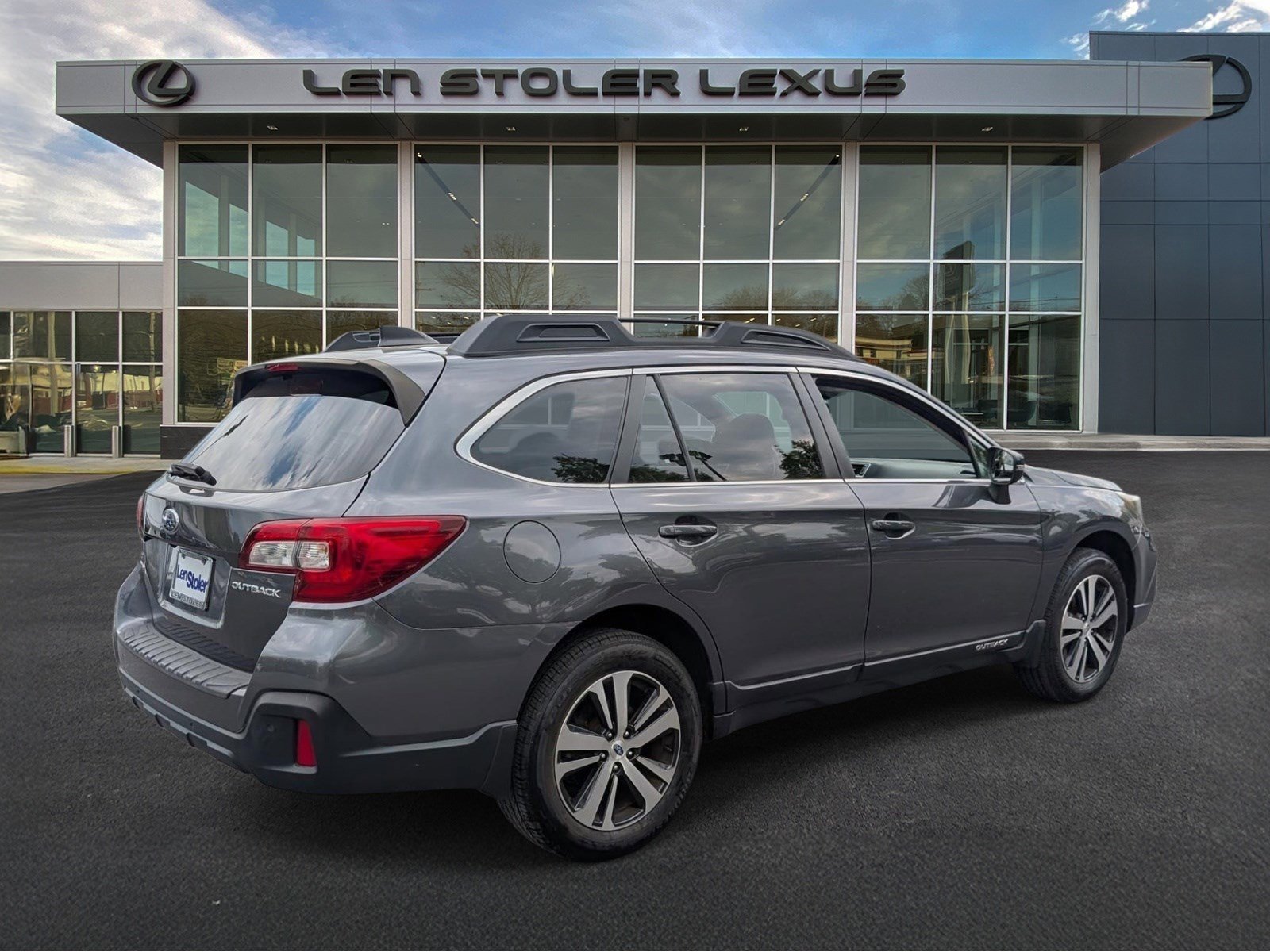 Used 2018 Subaru Outback 2.5i Limited AWD/4WD image 3