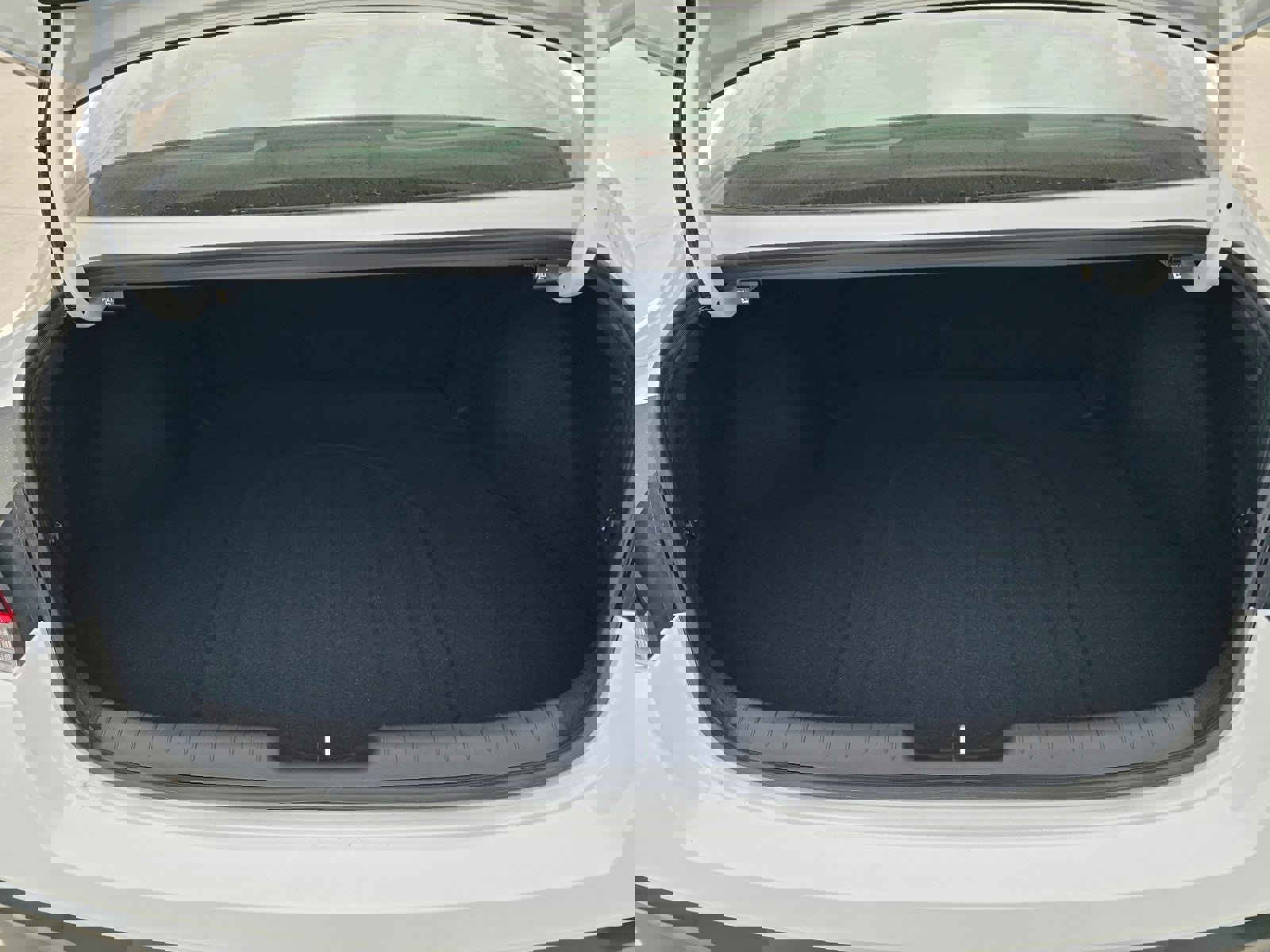 New 2026 Hyundai Elantra Limited image 25