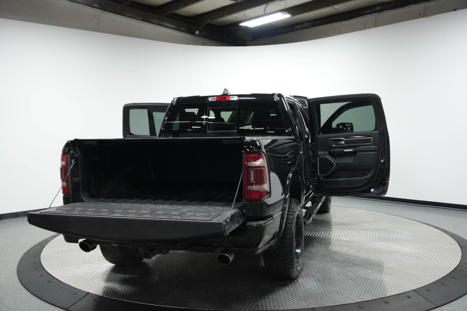 Used 2019 RAM 1500 Laramie w/ Sport Appearance Package image 12