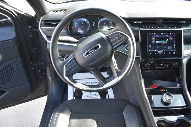 Used 2023 Jeep Grand Cherokee L Laredo image 16