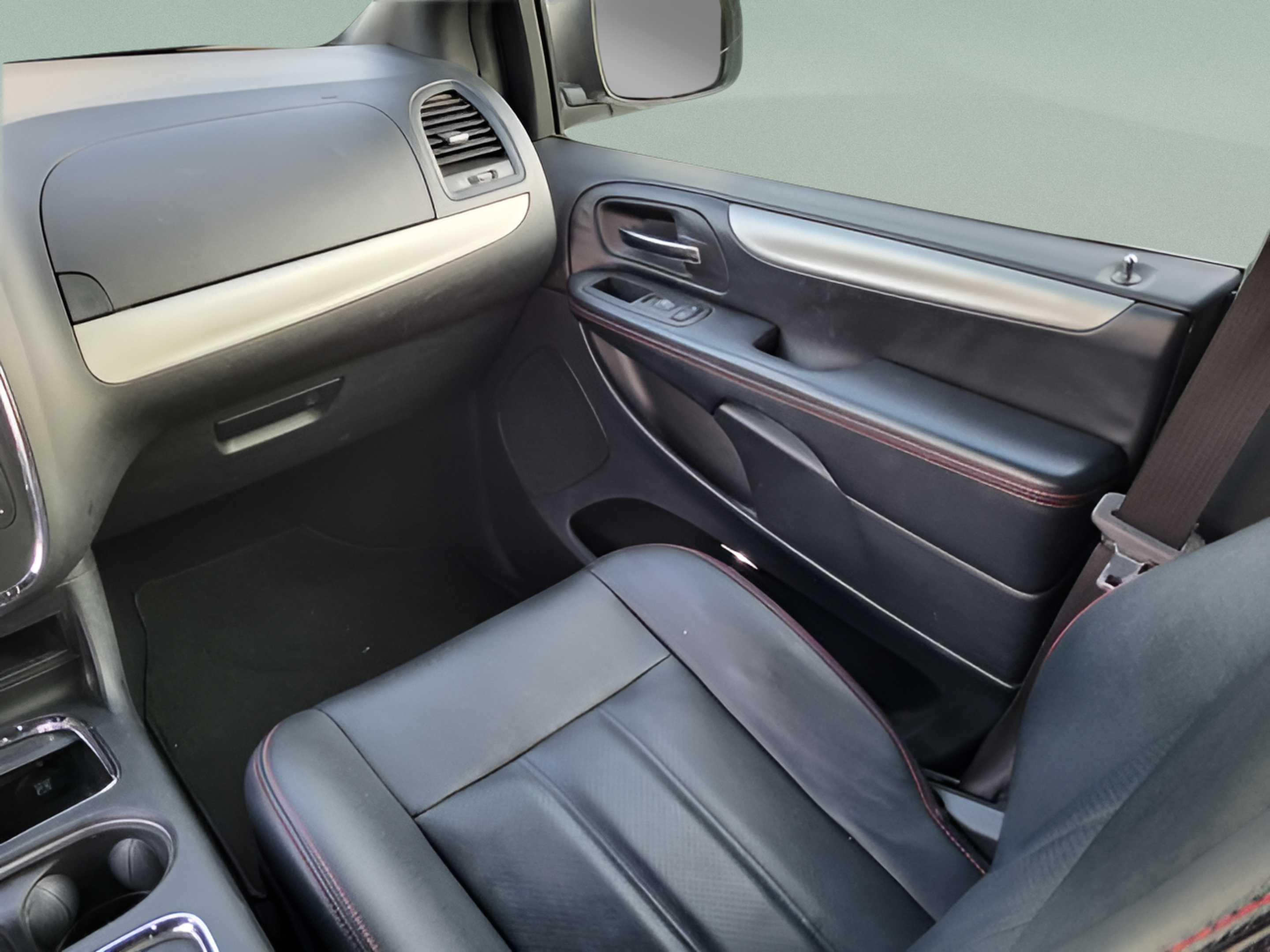 Used 2019 Dodge Grand Caravan GT FWD image 12