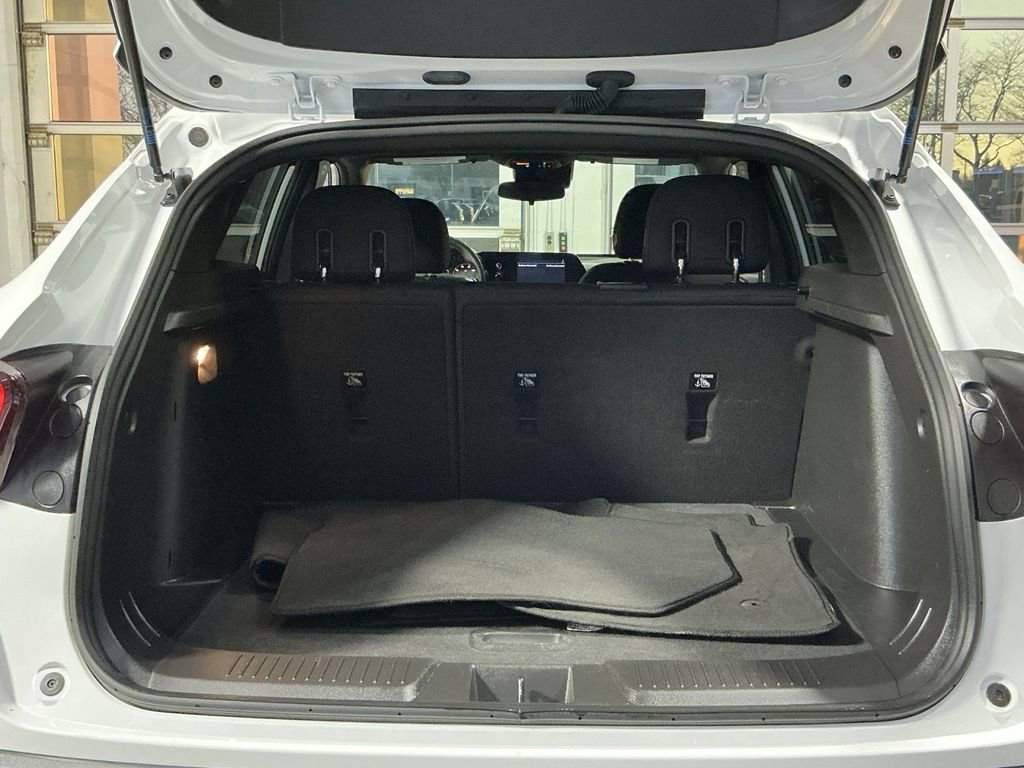 Used 2025 Chevrolet Trax RS w/ Driver Confidence Package image 32