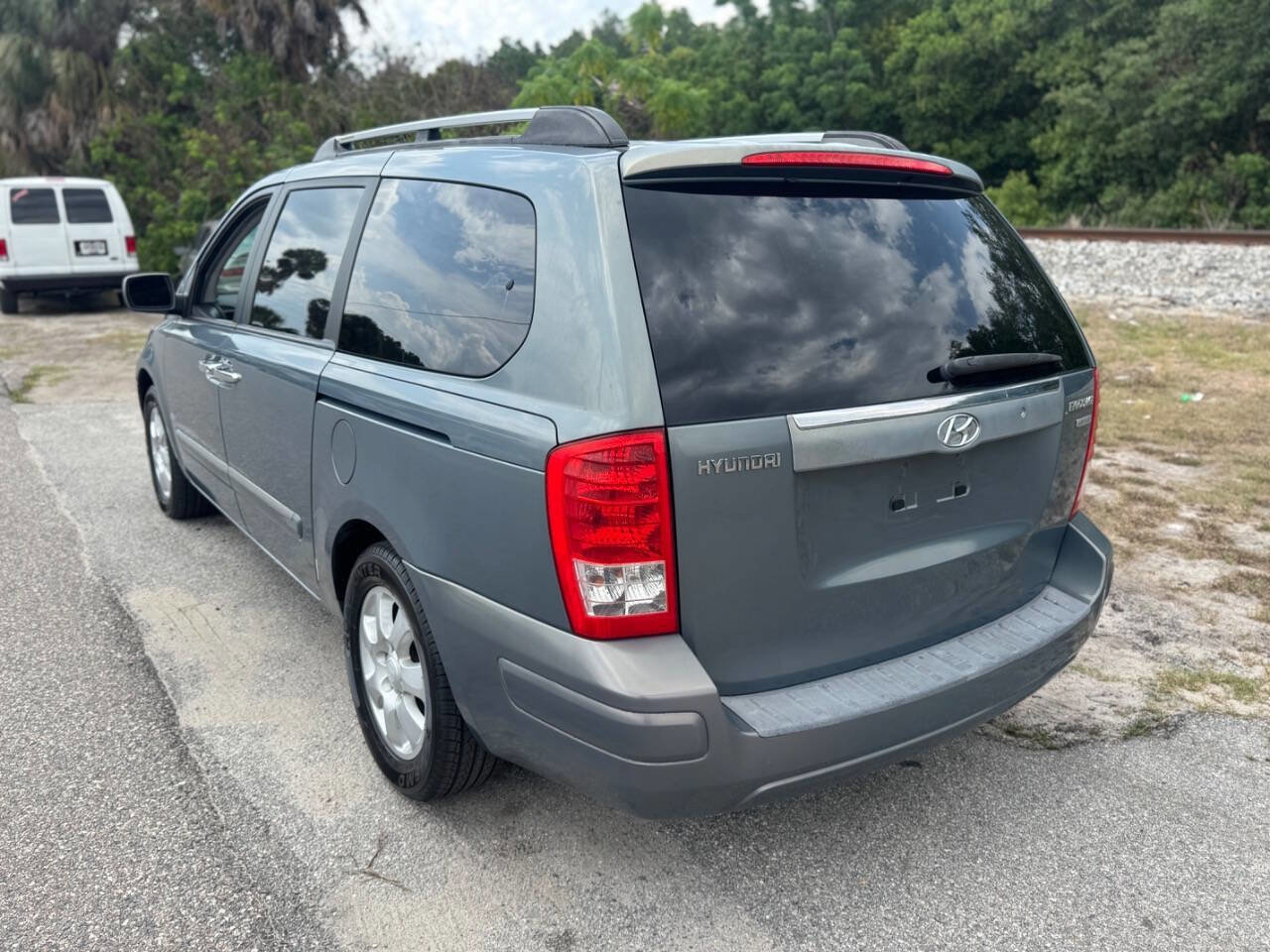 Used 2007 Hyundai Entourage GLS FWD image 4