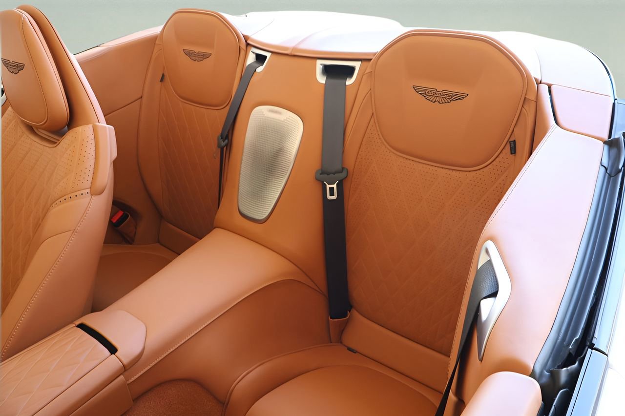 Used 2024 Aston Martin DB12 Convertible image 14