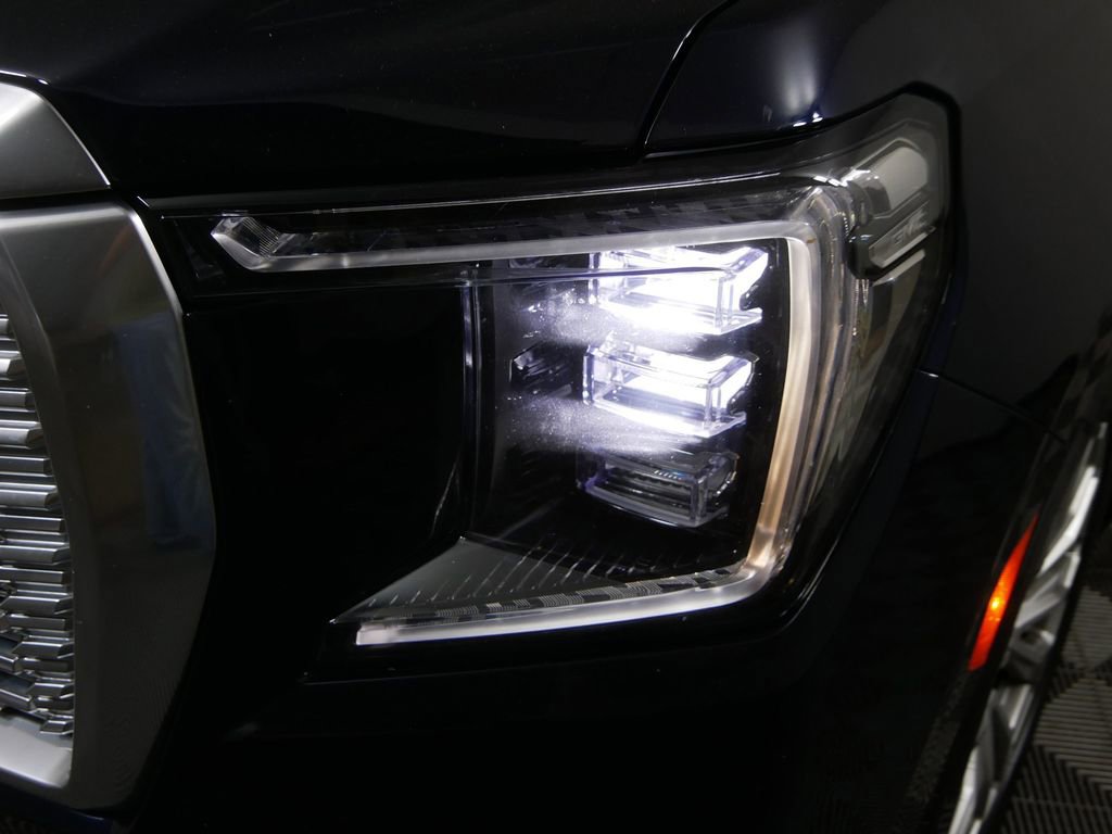Used 2021 GMC Yukon Denali image 9
