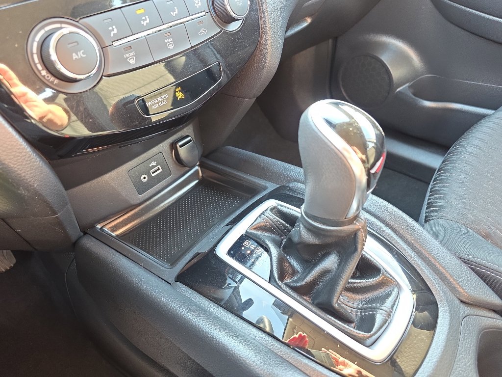 Used 2019 Nissan Rogue S image 24