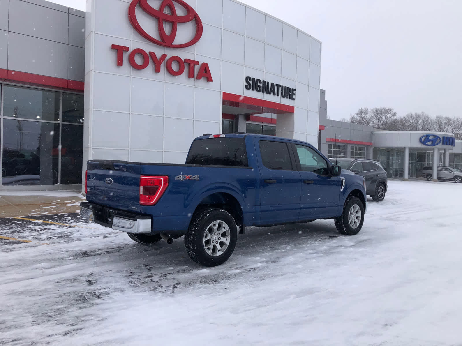 Used 2023 Ford F150 XLT image 2