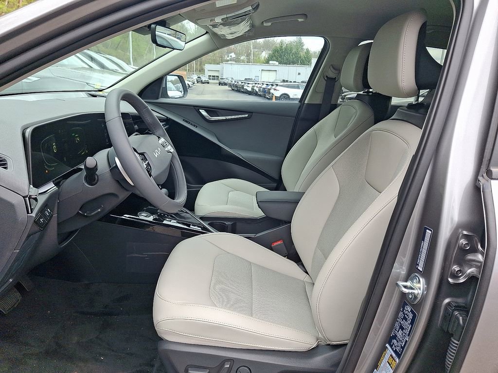 Certified 2025 Kia Niro EX image 15