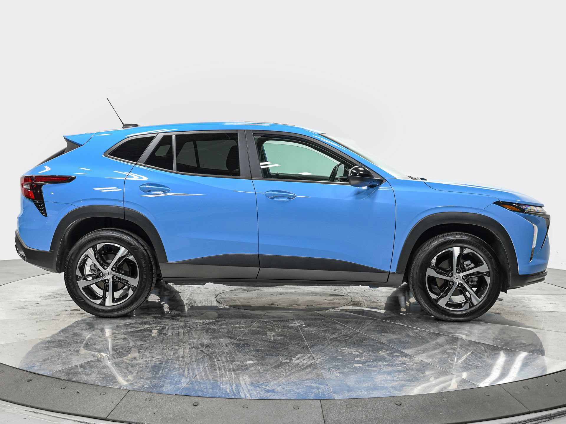 Used 2025 Chevrolet Trax RS w/ Driver Confidence Package FWD image 10