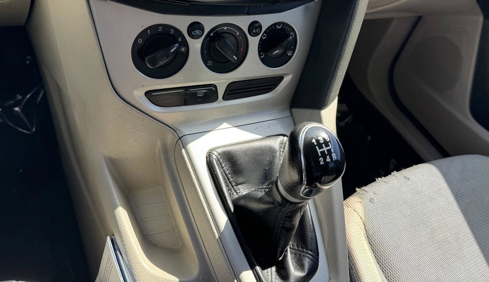 Used 2012 Ford Focus SE FWD image 14