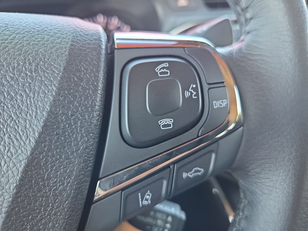 Used 2018 Toyota Avalon XLE FWD image 26