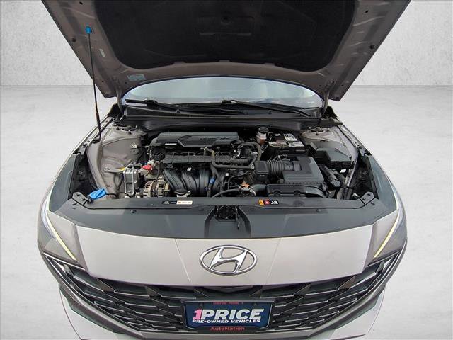 Used 2021 Hyundai Elantra Limited image 22